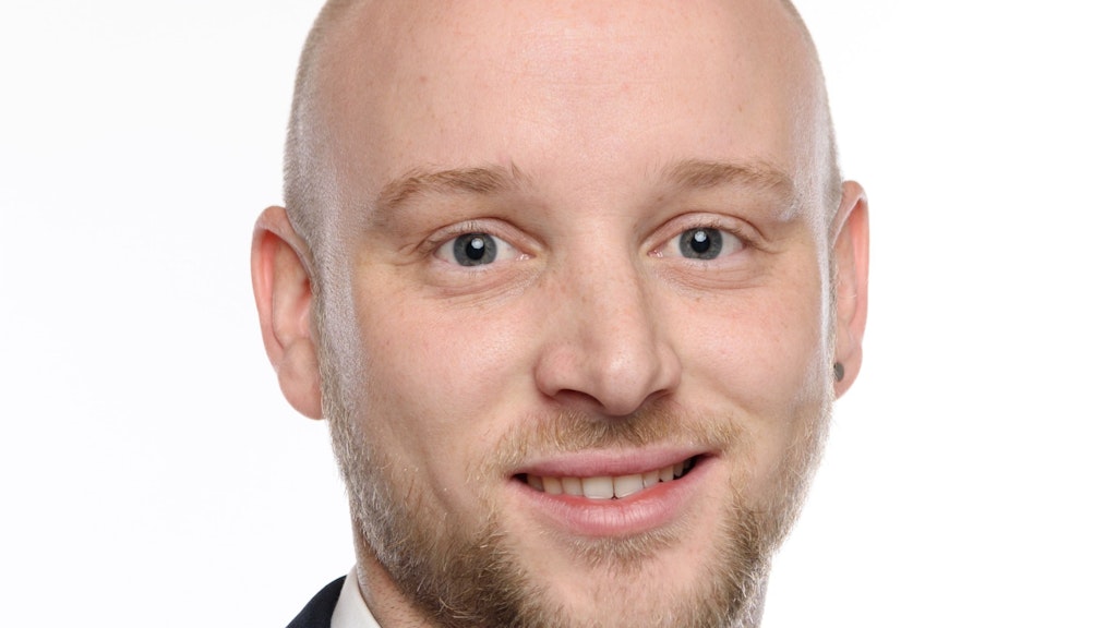 Au printemps 2024, Roman Ambord commence son stage à l'Association européenne de libre-échange à Genève, acquérant des perspectives précieuses sur la diplomatie commerciale. Malgré la nervosité initiale, il plonge dans les négociations et établit des contacts mondiaux.