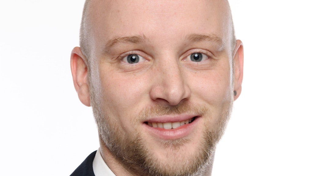 Im Frühjahr 2024 beginnt Roman Ambord sein Praktikum bei der European Free Trade Association in Genf und erhält wertvolle Einblicke in die Handelsdiplomatie. Trotz anfänglicher Nervosität taucht er in Verhandlungen ein und baut weltweite Kontakte auf. 