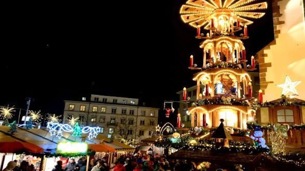 Les lumières du marché de Noël de Bâle (photo de Roman Dörr, OFDF)