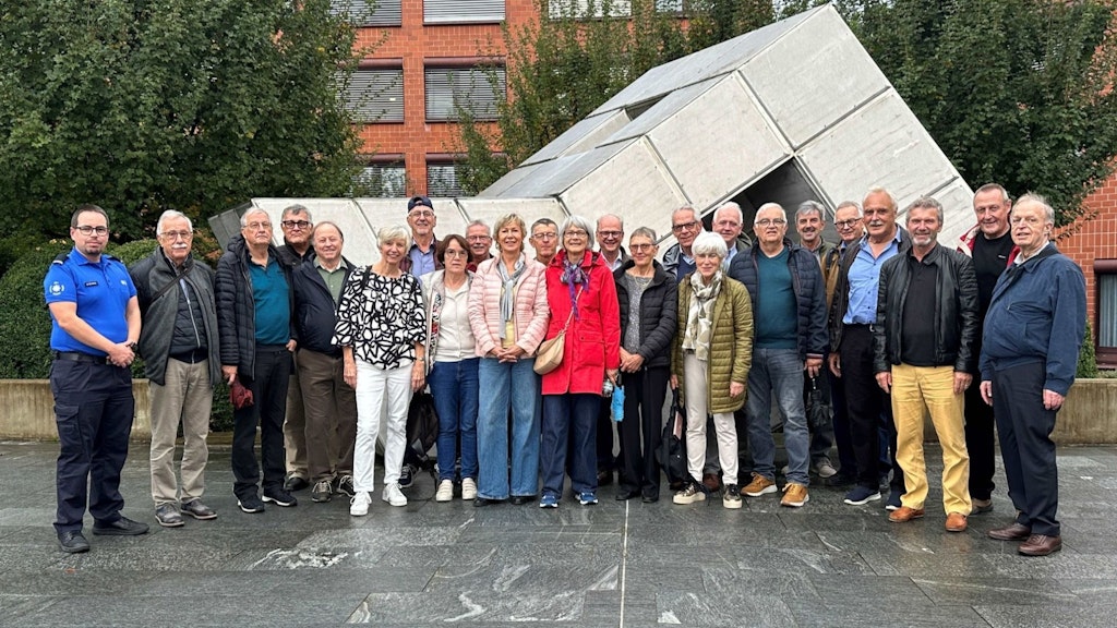50 ans après - la classe de 1974 est de retour au campus de Liestal, accompagnée par Richard Steiner, chef du campus