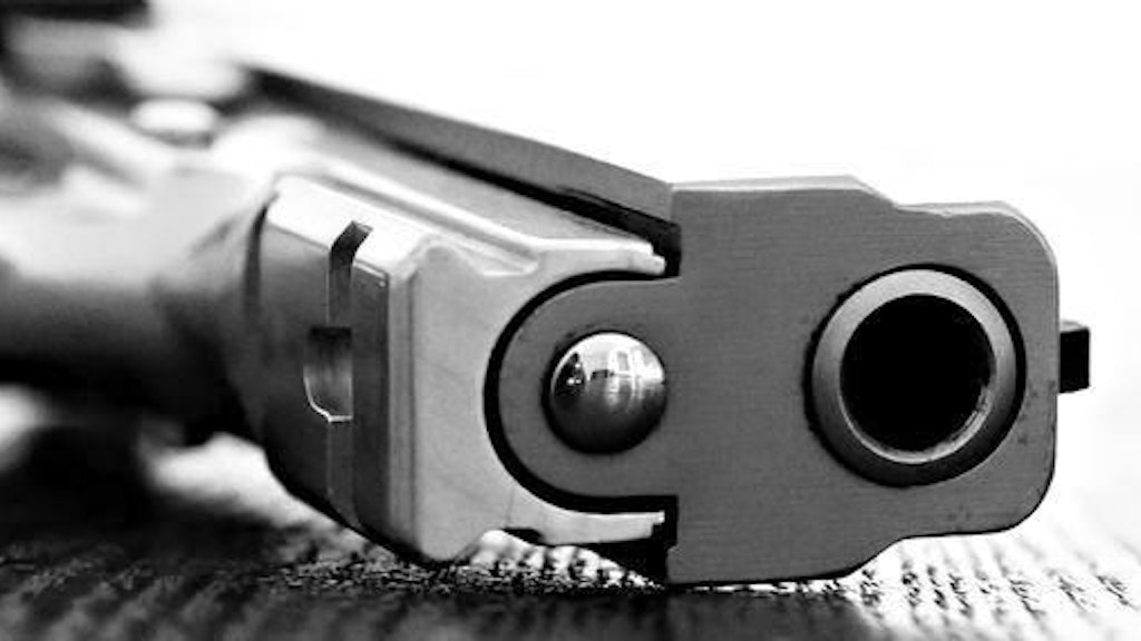 Les armes et leurs éléments ainsi que les munitions et leurs éléments doivent être annoncés au bureau de douane à l'importation, à l'exportation et au transit.