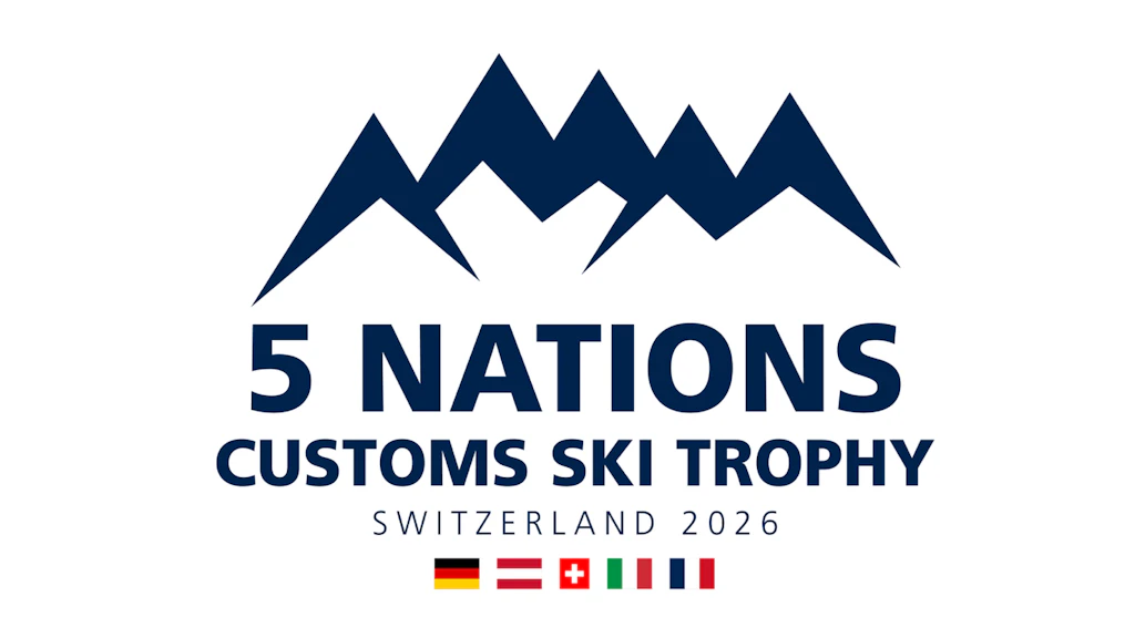 Logo der 5 Nations Customs Ski Trophy 2026 in der Schweiz. Es zeigt stilisierte Berge sowie die Fahnen von Spanien, Oesterreich, Schweiz, Italien und Frankreich.