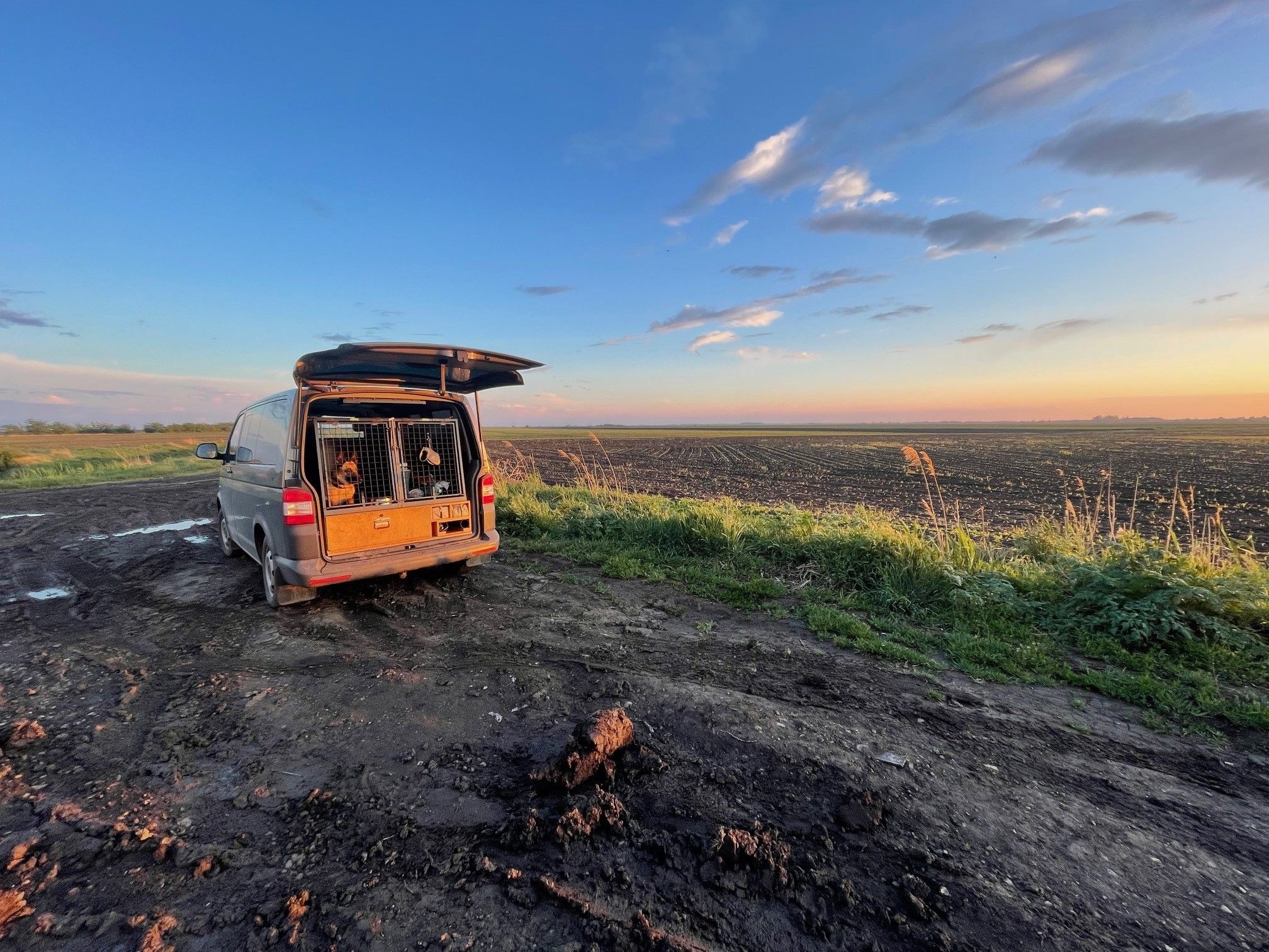 Vor Kurzem ist Ruben, ein junger Hundeführer vom Zoll Süd, zusammen mit seinem treuen Begleiter Kratos zur ersten gemeinsamen Erfahrung bei Frontex aufgebrochen. 