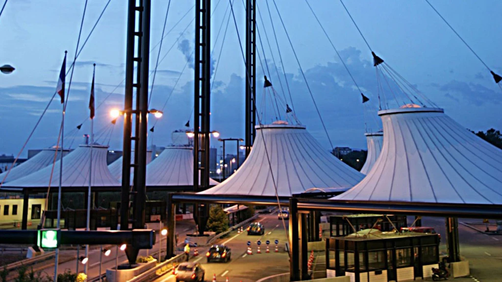 Bild des Grenzübergangs in Basel bei Morgenlicht