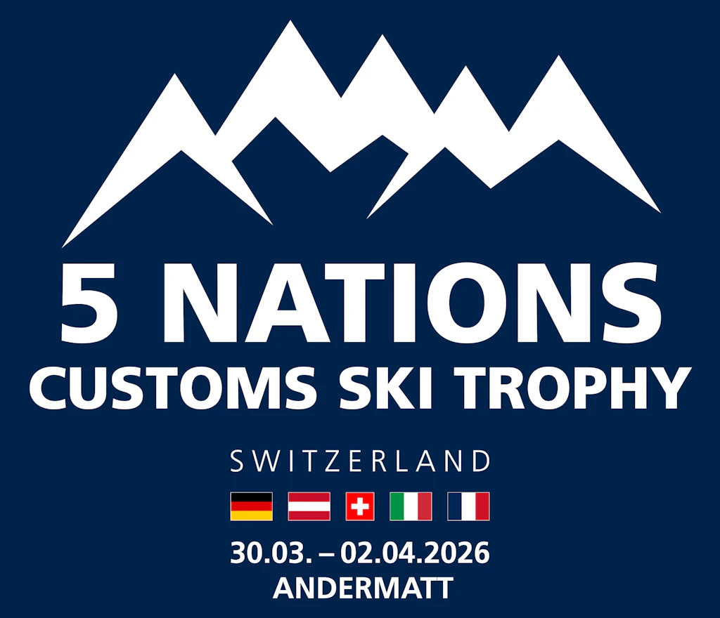 Logo der 5 Nations Customs Ski Trophy mit stilisierten Bergen, fünf Länderflaggen und Veranstaltungsdaten. Das Event findet vom 30. März bis 2. April 2026 in Andermatt, Schweiz, statt.  