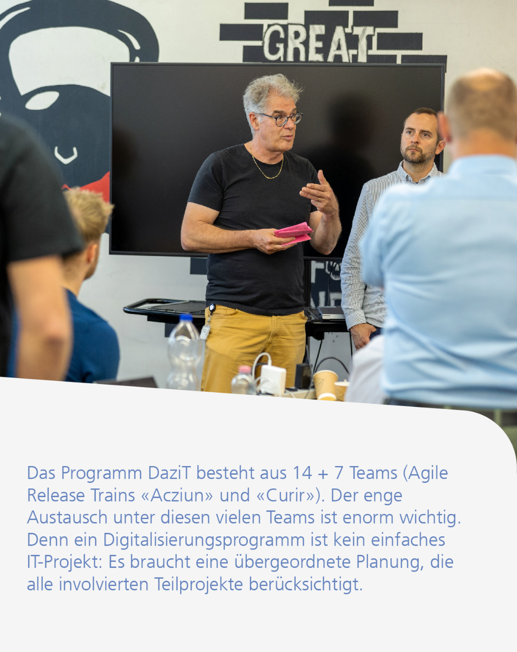 Das Programm DaziT besteht aus 14 + 7 Teams (Agile Release Trains «Acziun» und «Curir»). Der enge Austausch unter diesen vielen Teams ist enorm wichtig. Denn ein Digitalisierungsprogramm ist kein einfaches IT-Projekt: Es braucht eine übergeordnete Planung, die alle involvierten Teilprojekte berücksichtigt.