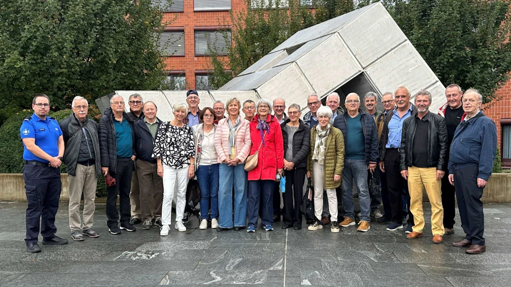 50 ans après - la classe de 1974 est de retour au campus de Liestal, accompagnée par Richard Steiner, chef du campus