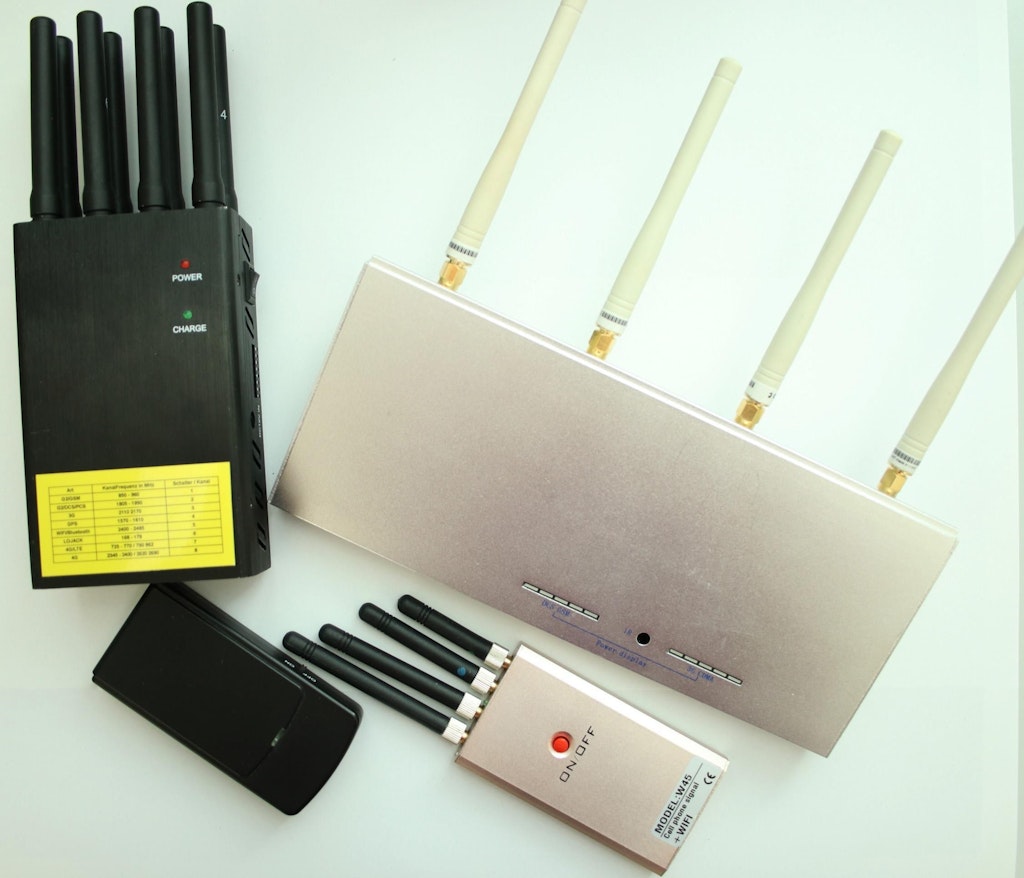 Une sélection de bloqueurs de signal présente divers appareils modernes pour la suppression du signal. 