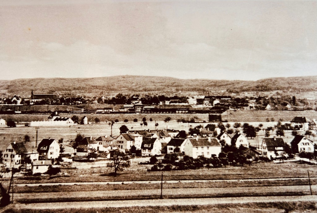 Le « Kränzliacker » près de Weil am Rhein, l’emplacement actuel du bureau à contrôles nationaux juxtaposés de Bâle / Weil am Rhein-Autoroute, vue aérienne datant de 1935