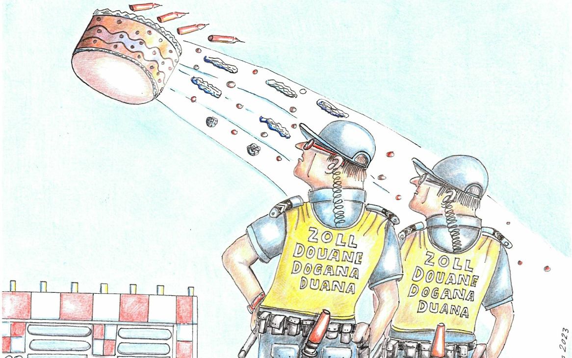 «E questa cosa?» «Torta volante non identificata.» (tratto da «Carne con ossa, bevande energetiche nel traffico turistico e una torta di compleanno volante» del 4 aprile 2023; Roman Dörr UDSC).