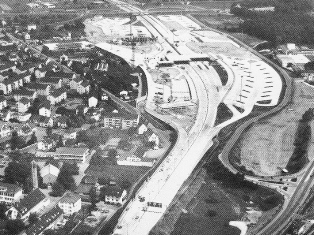 L’impianto doganale a controlli abbinati in costruzione, fine degli anni Settanta